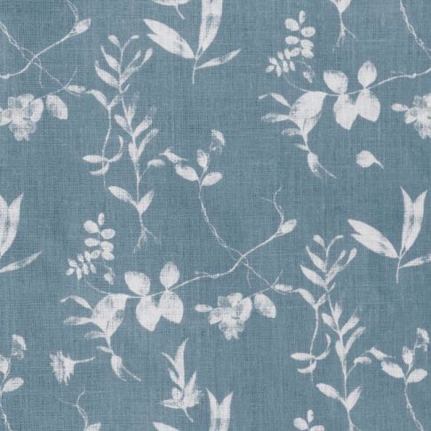 Flora Blue Mist - Gardintyg med Blått botaniskt mönster