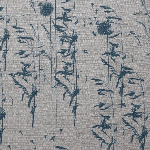 Breeze Blue Stone - Vackert gardintyg med Blått botaniskt mönster