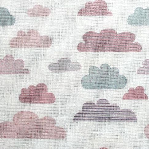 Cloud Dreams Pink - Vitt Barntyg, Rosa mönster med moln!