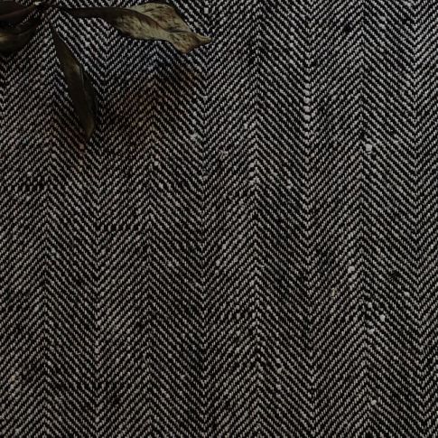 Meja Noir - 100% linnetyg med fiskbensväv, svart och naturligt linne